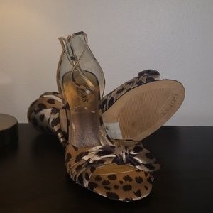 Guess heels leopard print